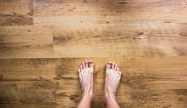 barefoot-2617757_640